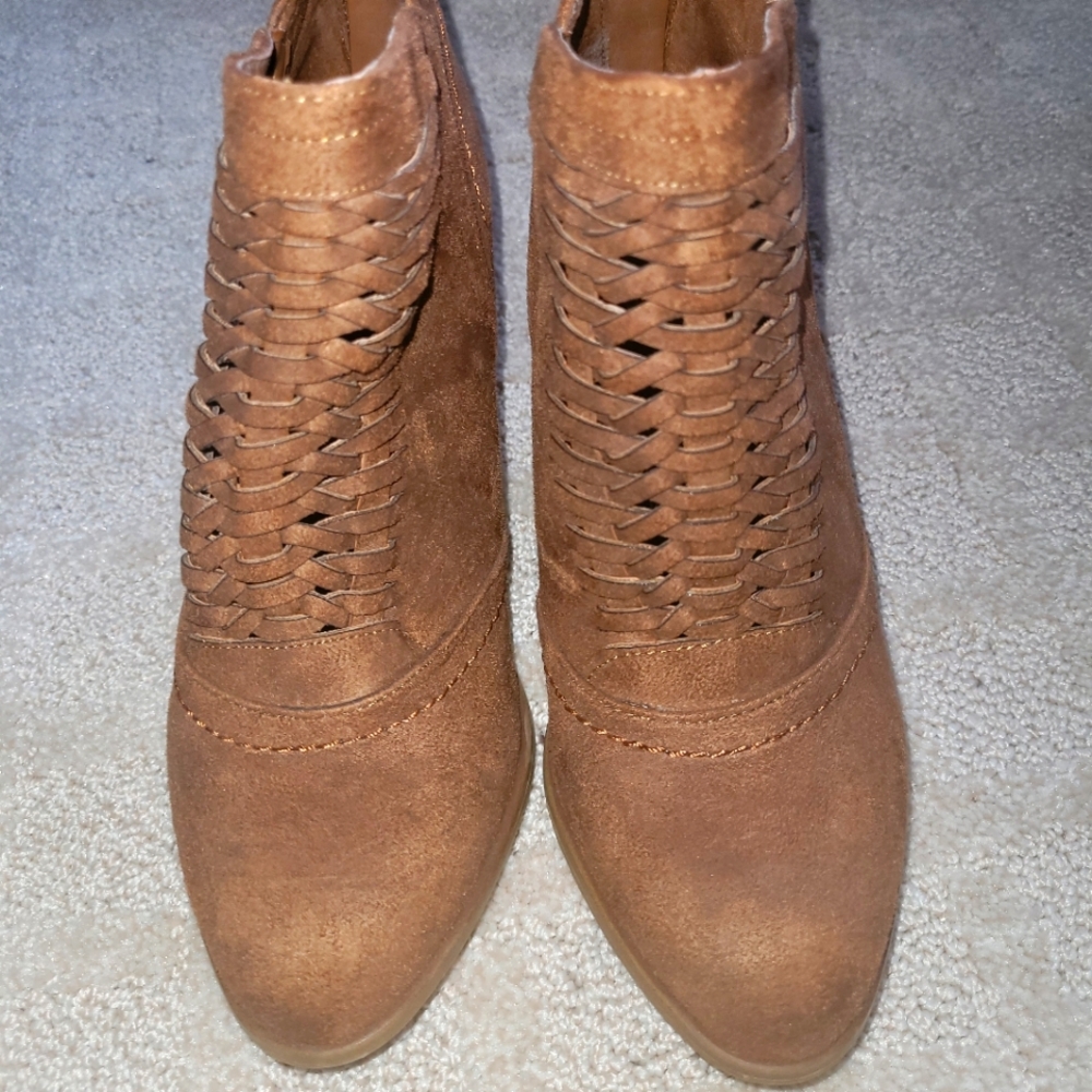 Like new!  Fergalicious zip Ankle Boots!!